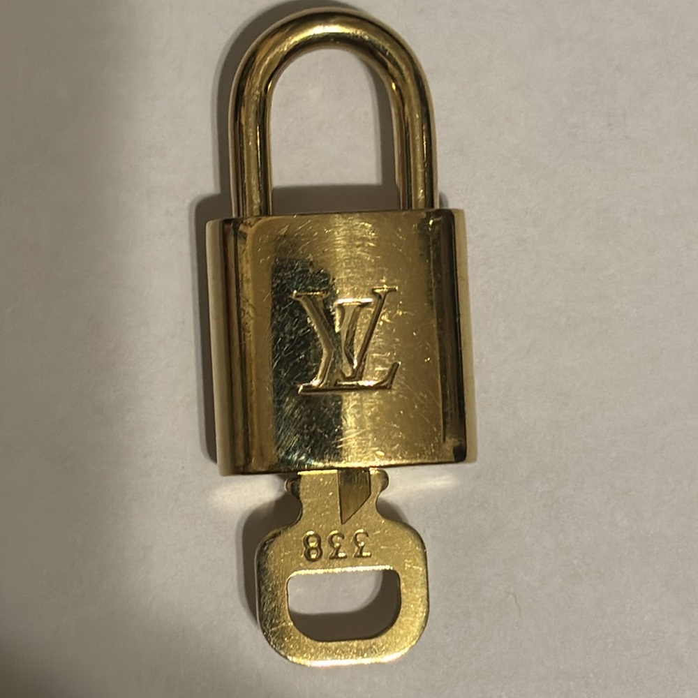 LV LOCK 🔒 & KEY 🔑 #338 - Picture 2 of 2